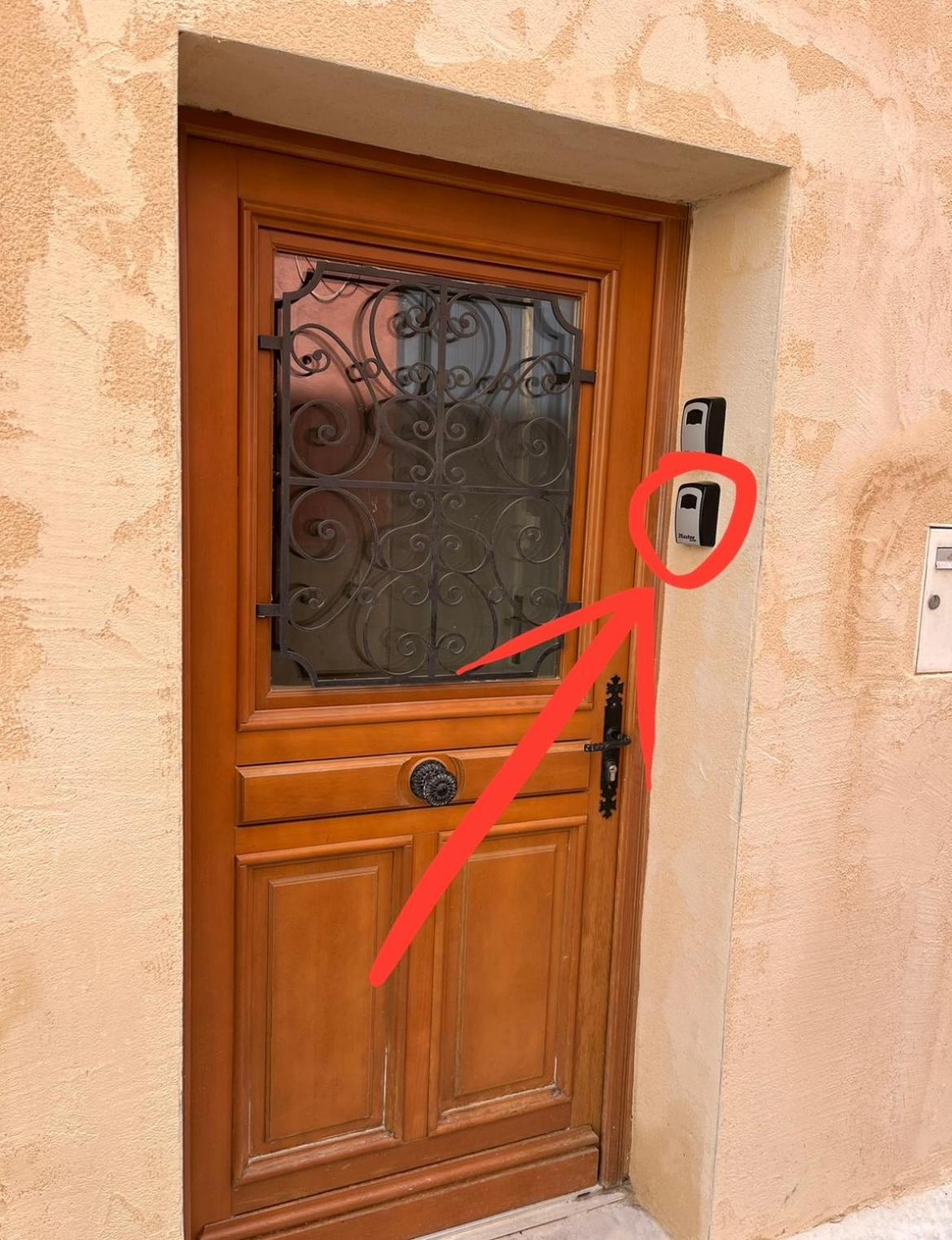 Entre Tendance Et Authenticite - La Voute Nîmes Exterior foto